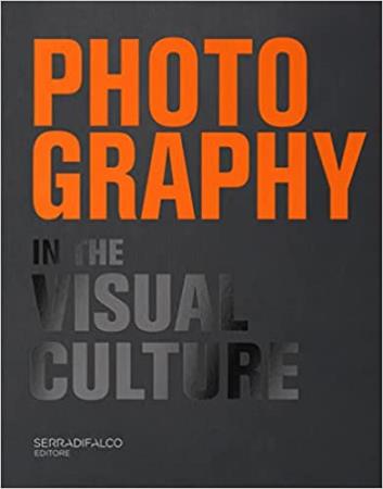 copertina del libro Photography in the visual culture. 100 Photographers and infinite visions of a universal language. Ediz. italiana e inglese di Giovanni Serradifalco