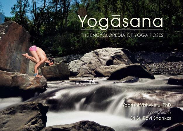 copertina del libro Yogasana di Ph. D Vishvketu 